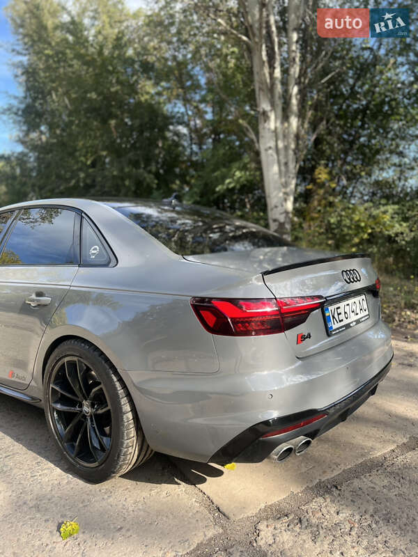 Седан Audi S4 2018 в Кривом Роге