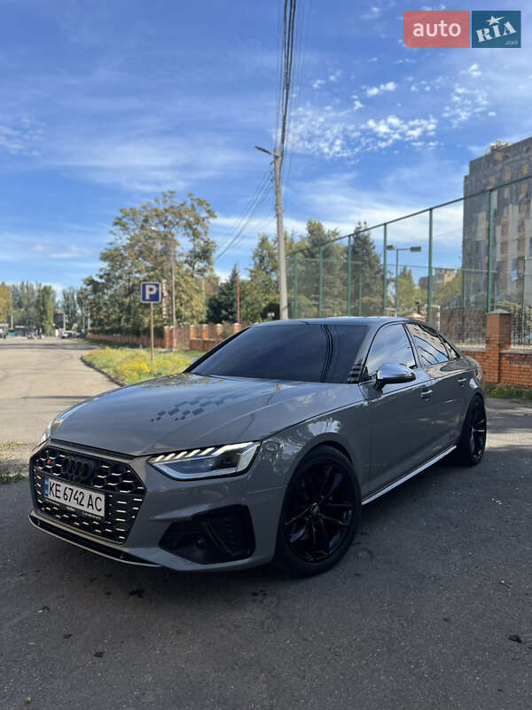 Седан Audi S4 2018 в Кривом Роге