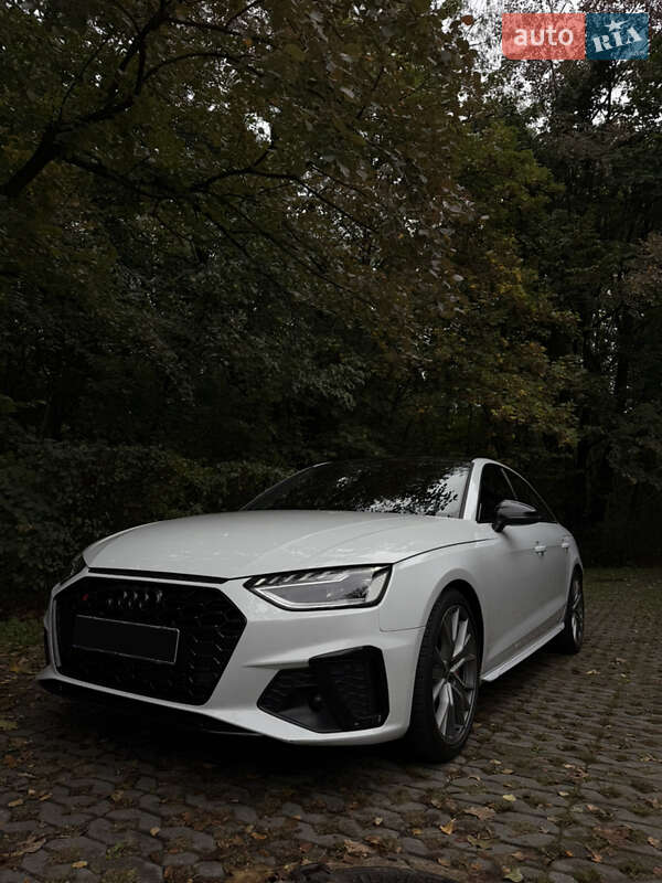Седан Audi S4 2022 в 
