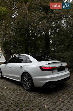 Седан Audi S4 2022 в 