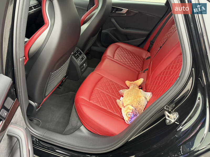 Седан Audi S4 2020 в Виннице