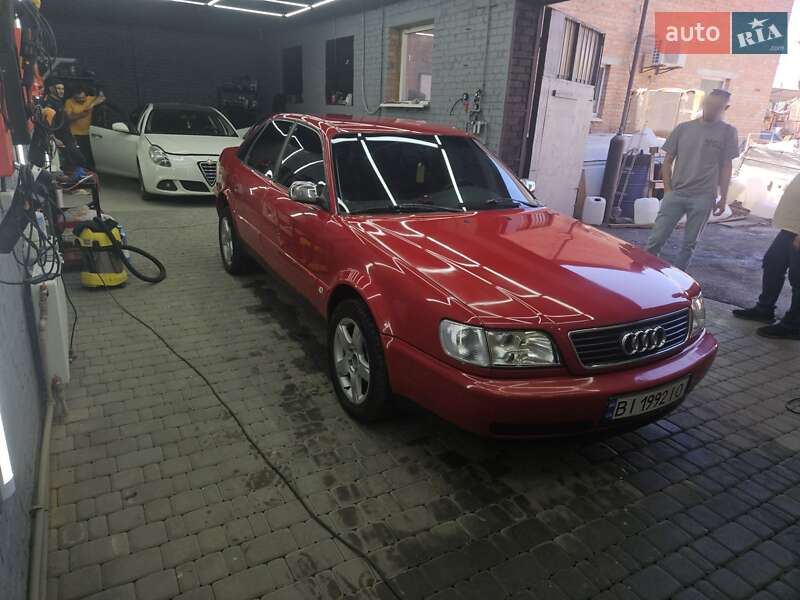Седан Audi S4 1992 в Полтаве