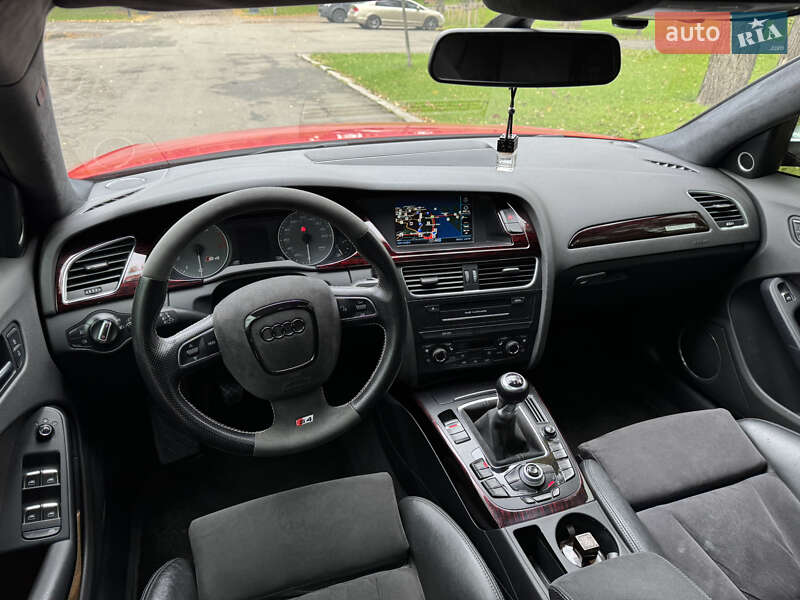 Седан Audi S4 2010 в Киеве