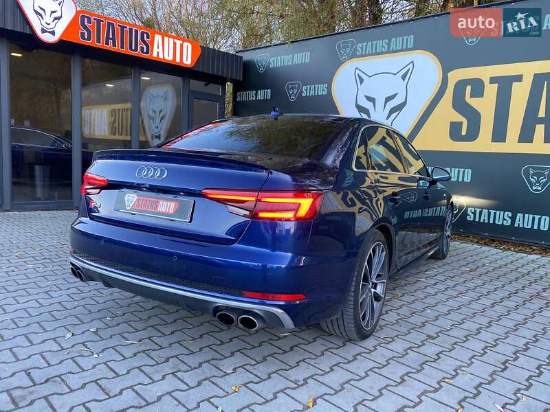 Седан Audi S4 2017 в Хмельницькому