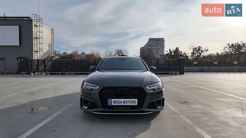 Седан Audi S4 2019 в Киеве