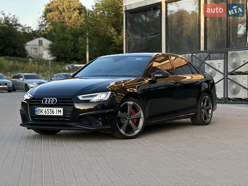 Седан Audi S4 2018 в Ровно