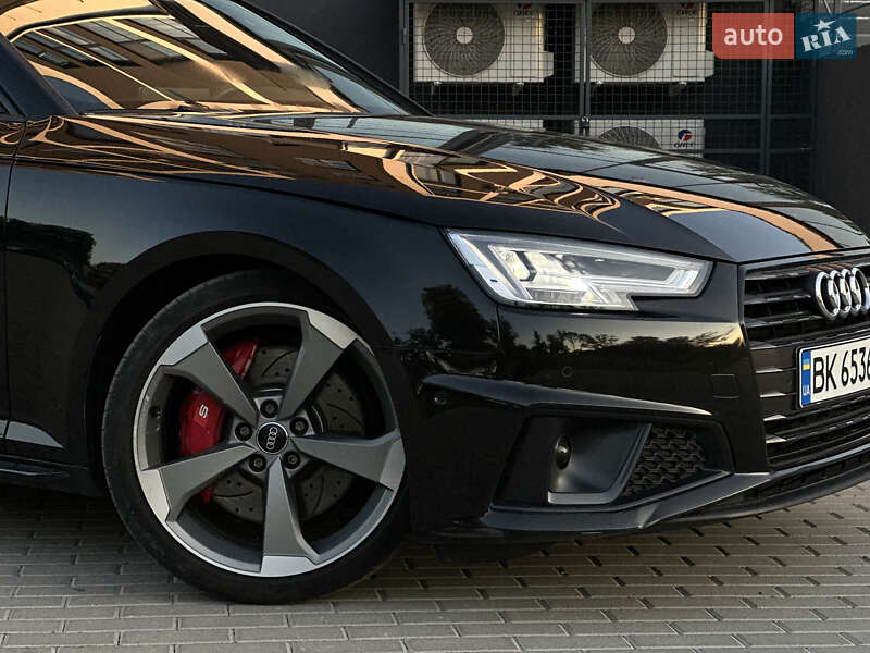Седан Audi S4 2018 в Ровно