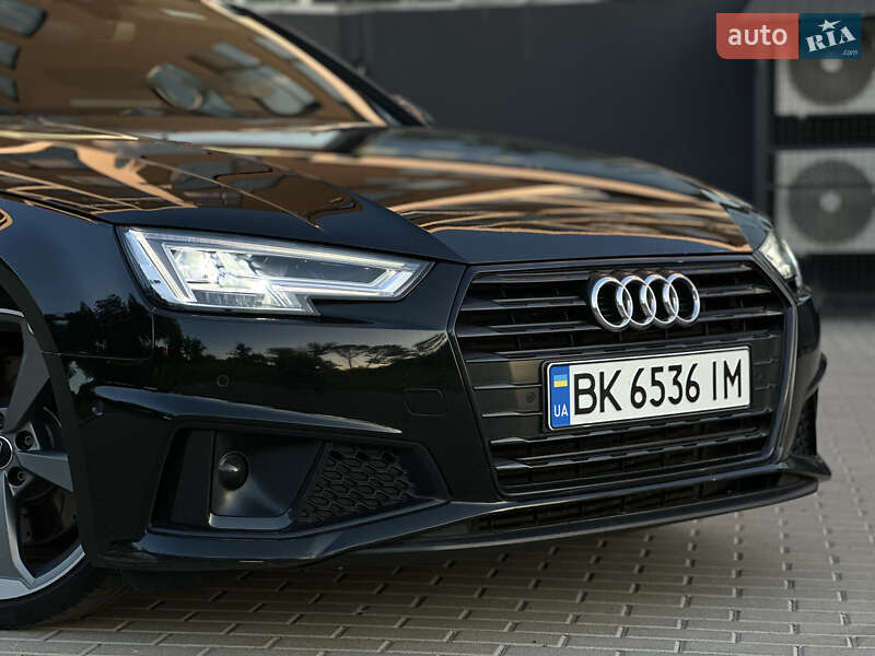 Седан Audi S4 2018 в Ровно
