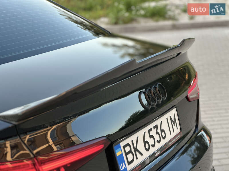 Седан Audi S4 2018 в Ровно