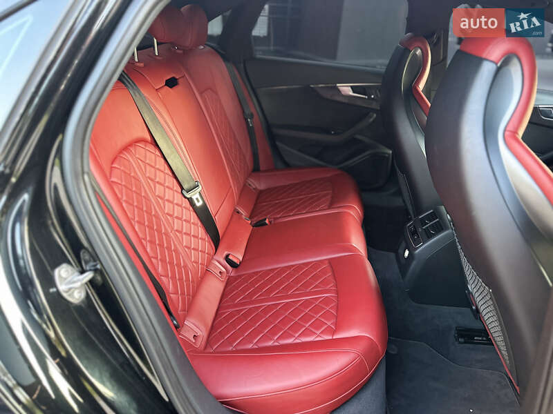 Седан Audi S4 2018 в Ровно