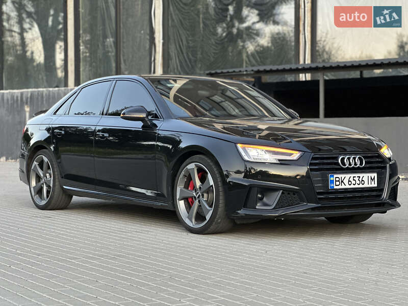 Седан Audi S4 2018 в Ровно