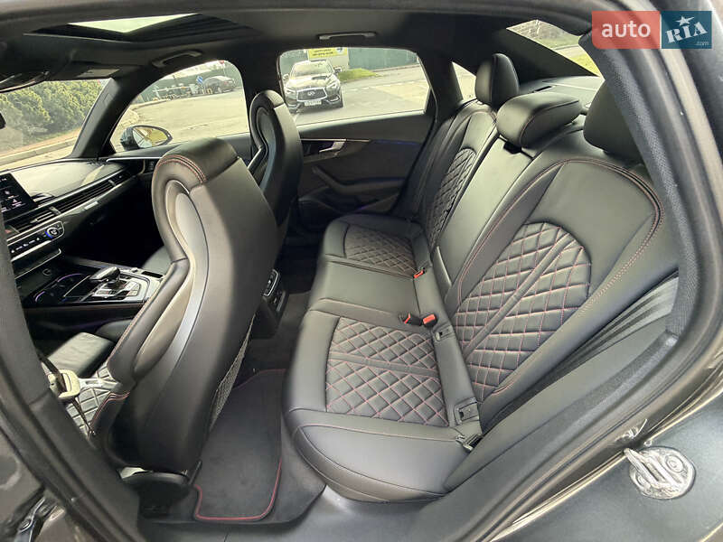 Седан Audi S4 2023 в Киеве
