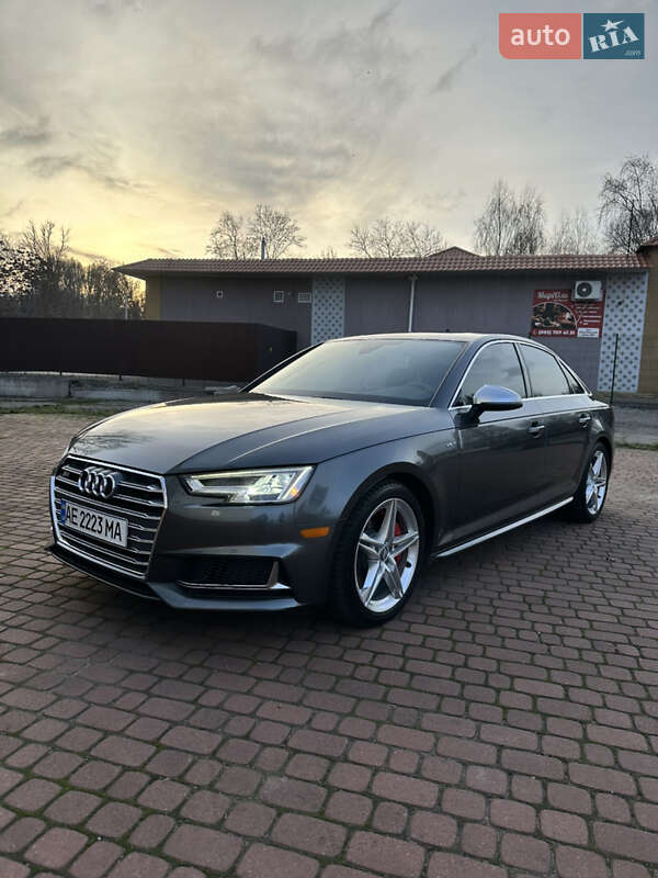 Седан Audi S4 2017 в Кам'янському фото Седан Audi S4 2017 в Кам'янському