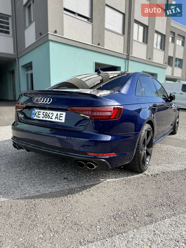 Седан Audi S4 2018 в Харькове