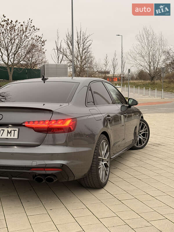 Седан Audi S4 2022 в Киеве