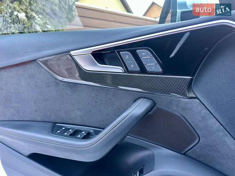 Седан Audi S4 2019 в Киеве