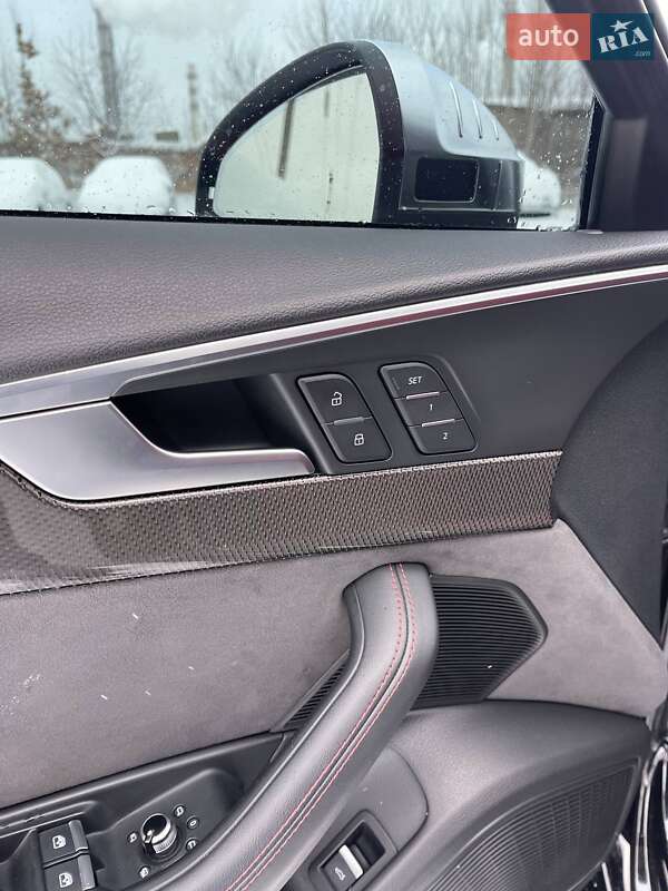 Седан Audi S4 2017 в Львове