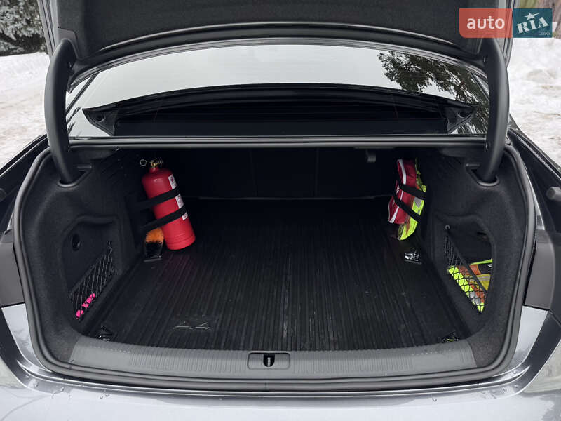 Седан Audi S4 2022 в Киеве