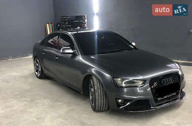 Седан Audi S4 2014 в Львові