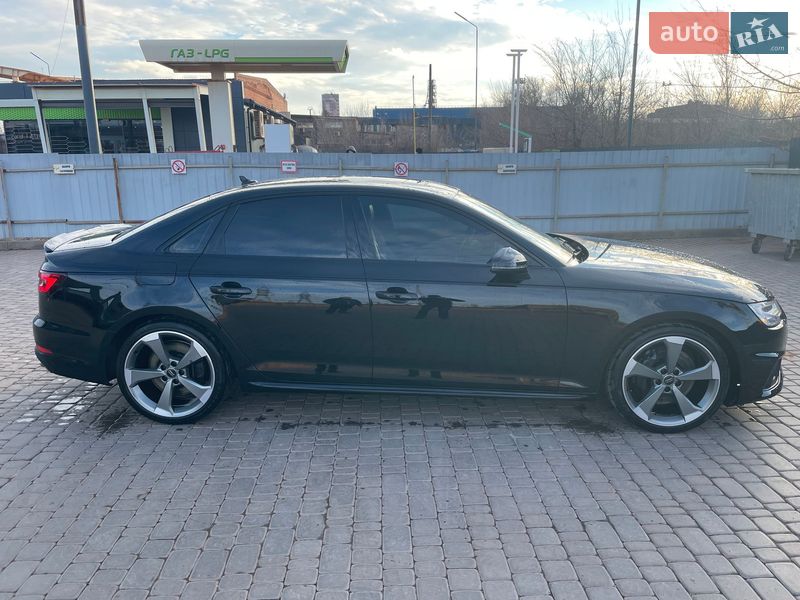 Седан Audi S4 2018 в Кривому Розі
