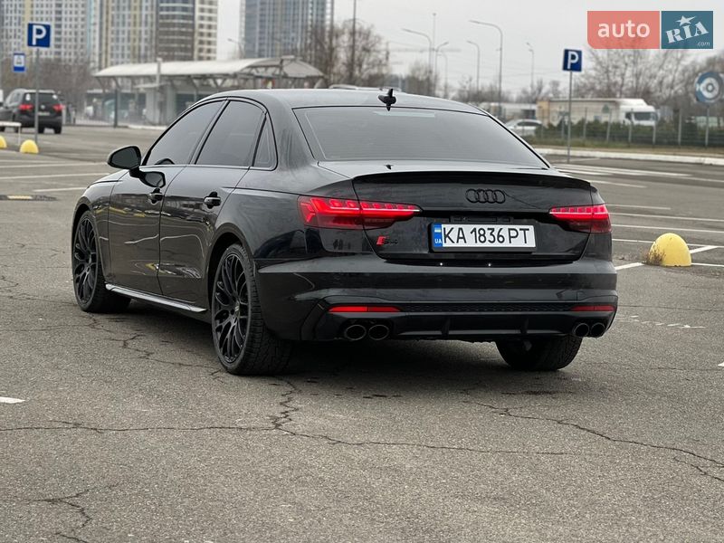 Седан Audi S4 2022 в Киеве