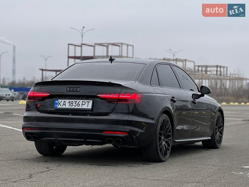 Седан Audi S4 2022 в Киеве