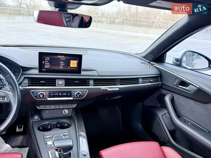 Седан Audi S4 2018 в Киеве