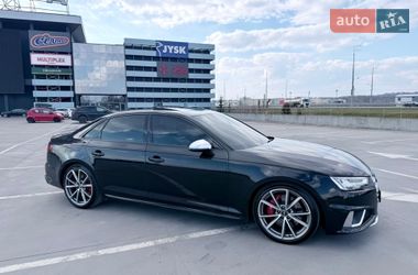 Седан Audi S4 2018 в Киеве