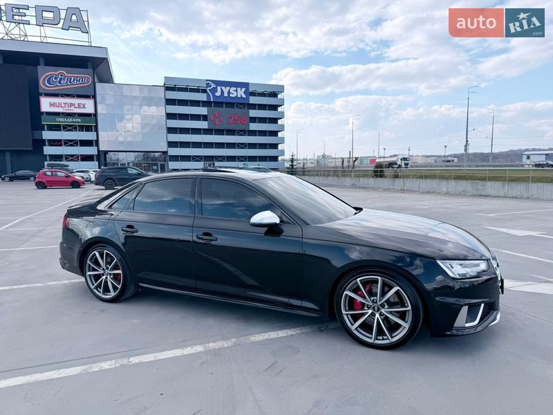 Седан Audi S4 2018 в Киеве