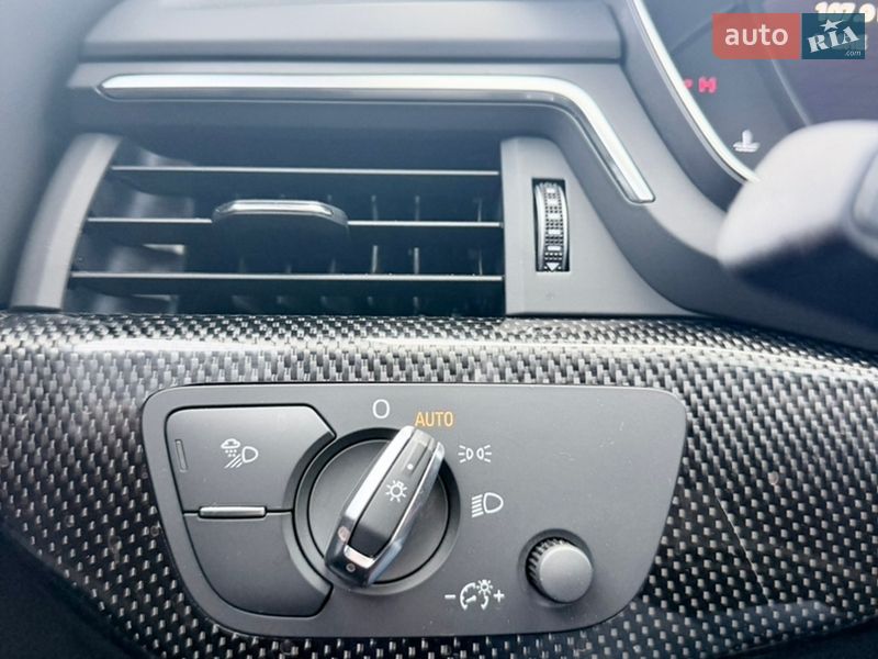 Седан Audi S4 2018 в Киеве