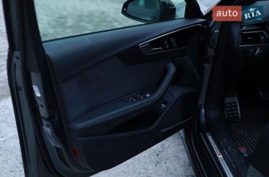 Седан Audi S4 2022 в Львове