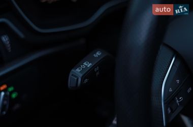 Седан Audi S4 2022 в Львове