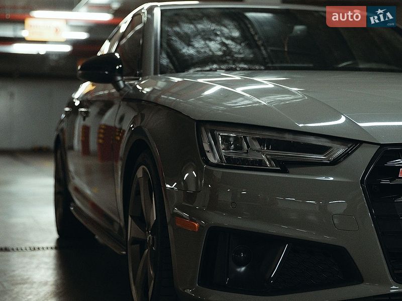 Седан Audi S4 2019 в Измаиле
