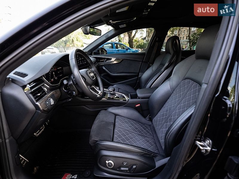 Седан Audi S4 2022 в Киеве