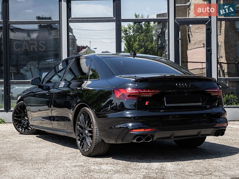 Седан Audi S4 2022 в Киеве