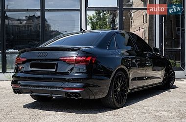 Седан Audi S4 2022 в Киеве