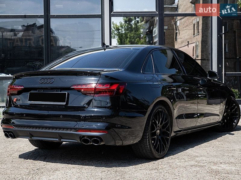Седан Audi S4 2022 в Киеве