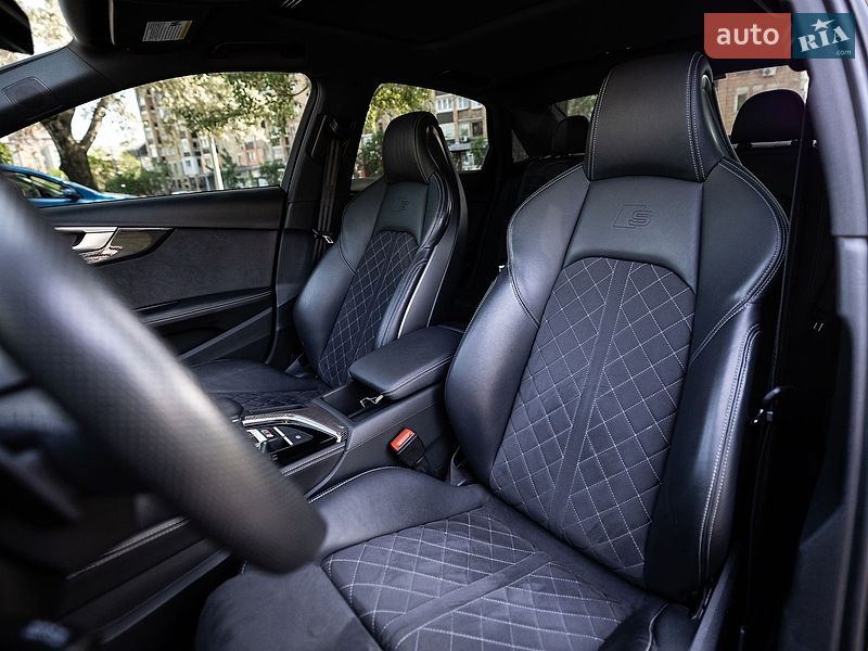 Седан Audi S4 2022 в Киеве