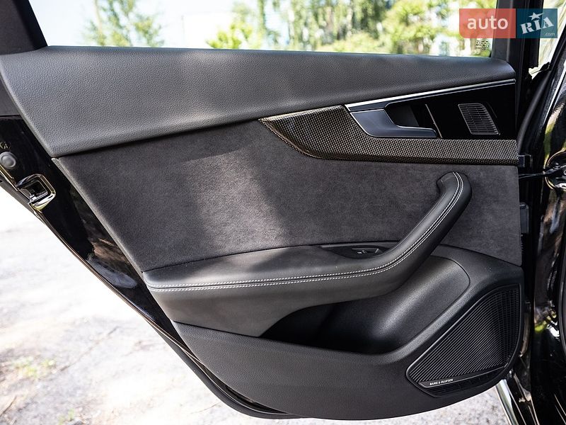 Седан Audi S4 2022 в Киеве