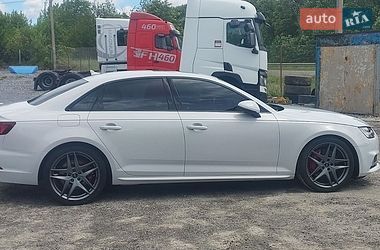 Седан Audi S4 2018 в Ровно