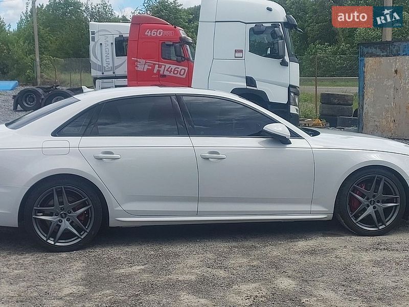 Седан Audi S4 2018 в Ровно