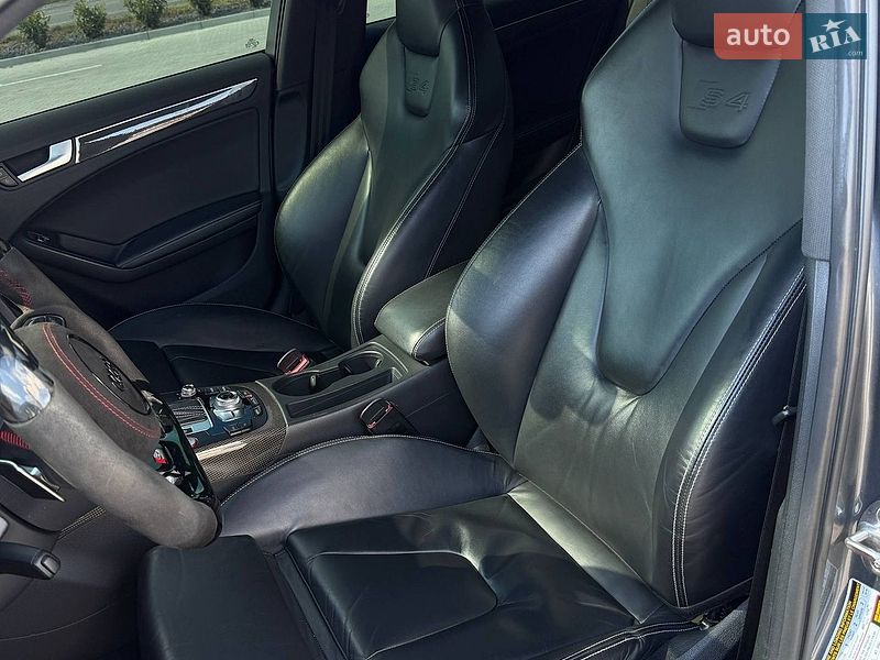 Седан Audi S4 2015 в Ужгороді