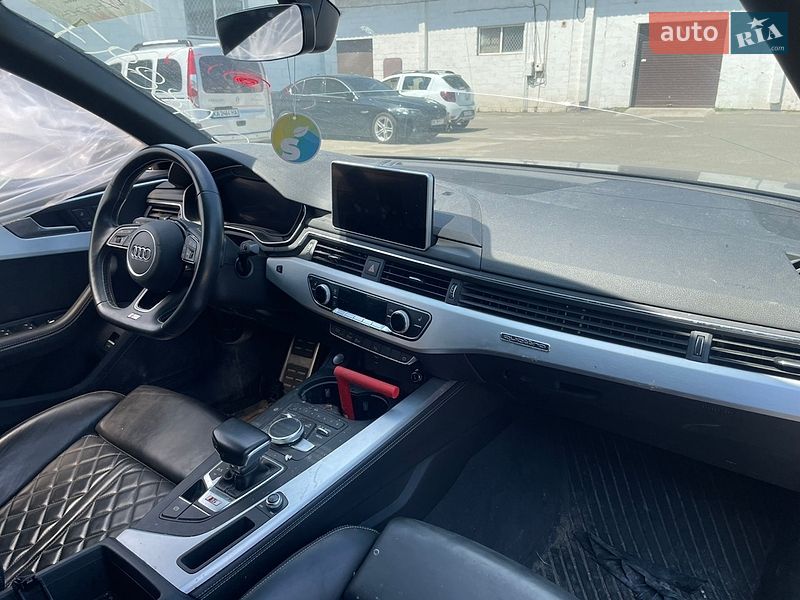 Седан Audi S4 2019 в Киеве