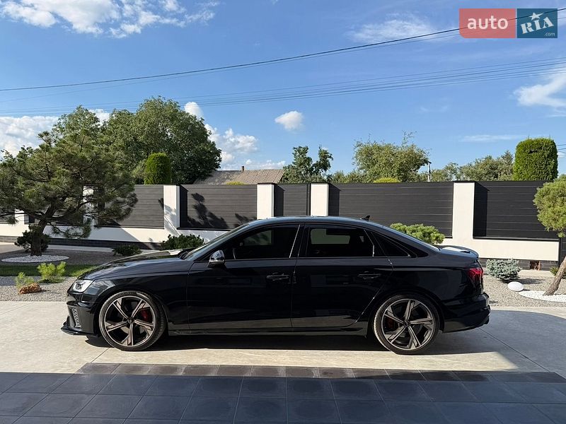 Седан Audi S4 2023 в Полтаве