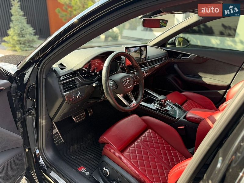 Седан Audi S4 2023 в Полтаве