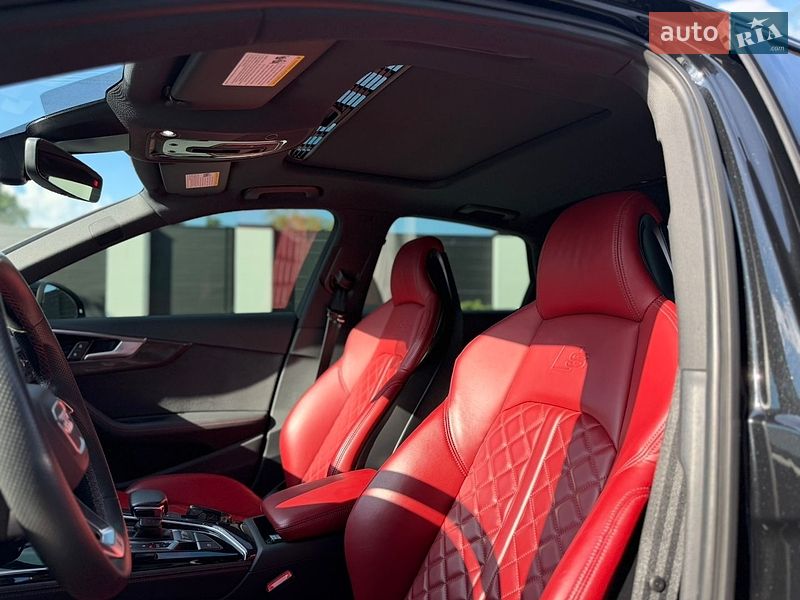 Седан Audi S4 2023 в Полтаве