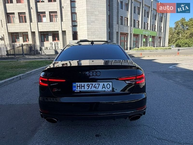 Седан Audi S4 2017 в Одессе