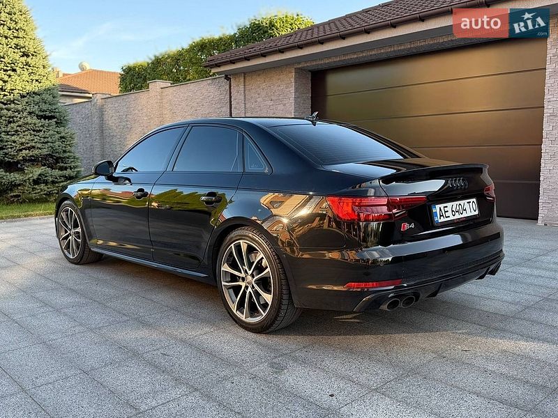 Седан Audi S4 2017 в Дніпрі