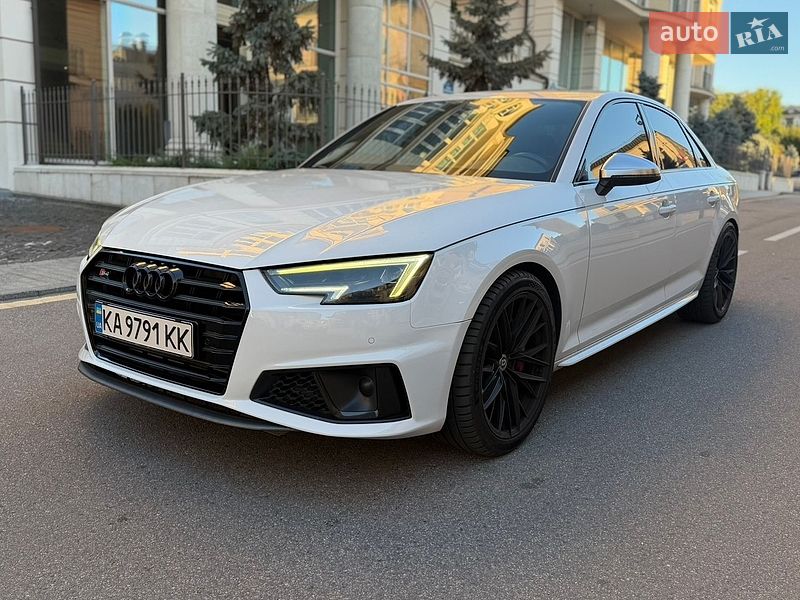 Седан Audi S4 2016 в Киеве