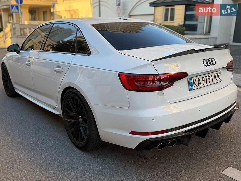 Седан Audi S4 2016 в Киеве